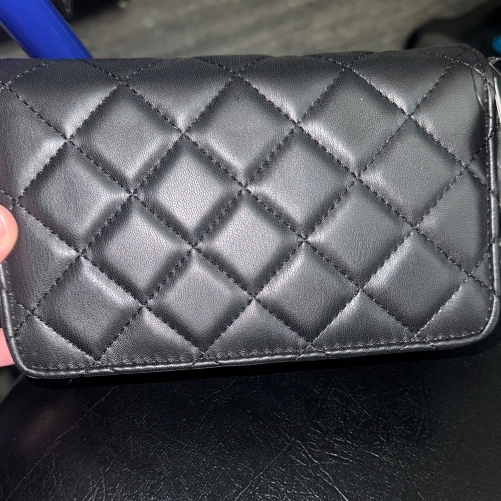 Badgley Mischka Elegant Black Quilted Crossbody with Pearl Accents NWT - Picture 3 of 14